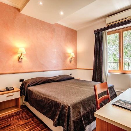 Hotel Roma Tiburtina Metro Екстер'єр фото