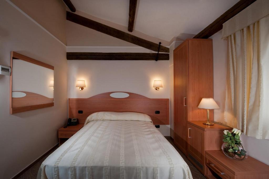 Hotel Roma Tiburtina Metro Екстер'єр фото