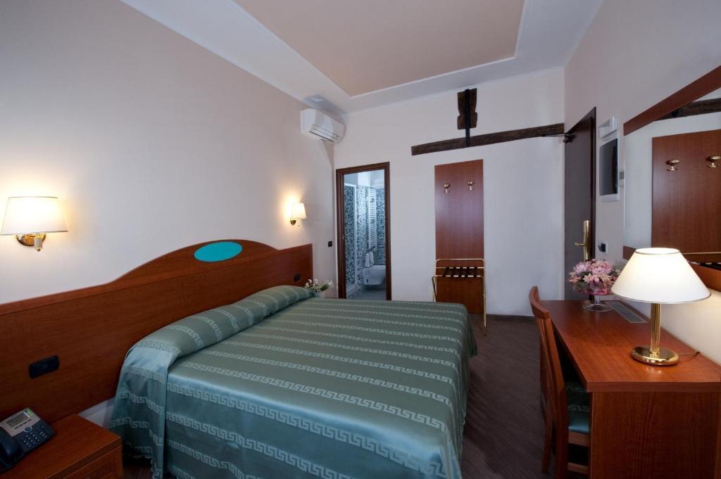Hotel Roma Tiburtina Metro Екстер'єр фото