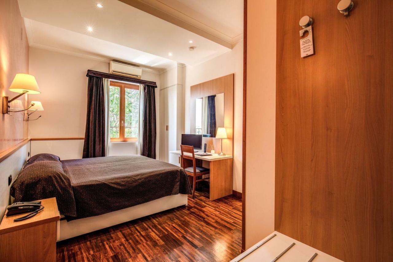 Hotel Roma Tiburtina Metro Екстер'єр фото