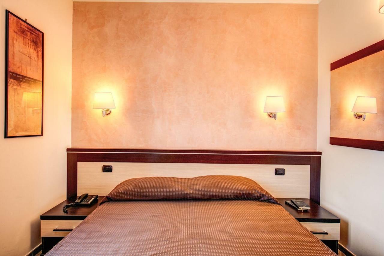 Hotel Roma Tiburtina Metro Екстер'єр фото